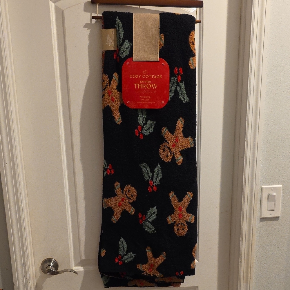 Cozy Cottage Knitted Gingerbread & Mistletoe Oversized Throw Blanket 50"x70"